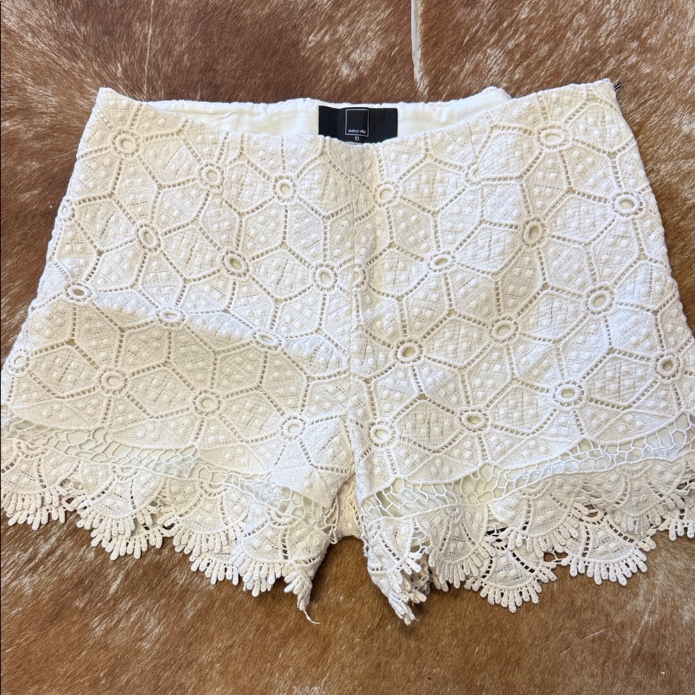 Dolce Vita White Crochet Scallop-Hem Skort